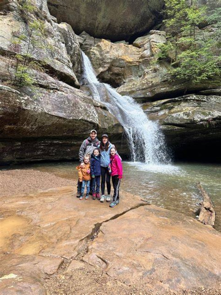 How much is it to stay at Hocking Hills?
